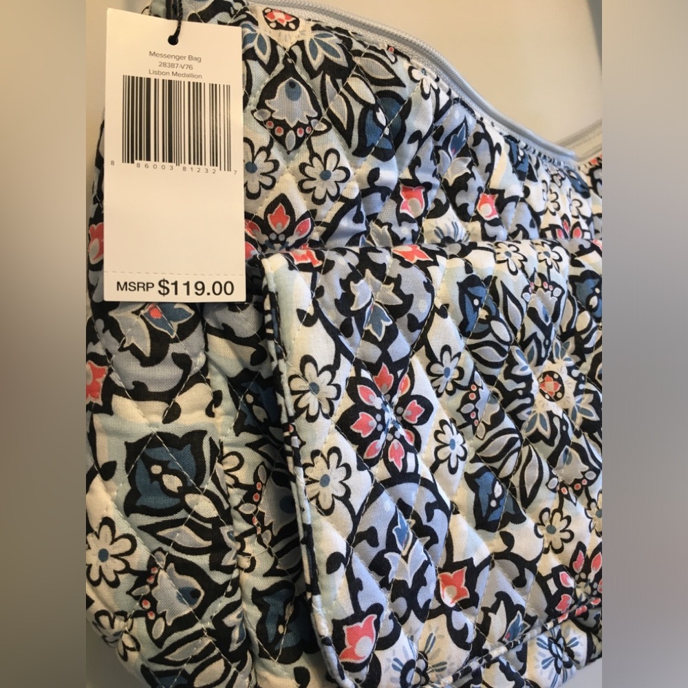 NWT Vera Bradley Messenger Bag. 
Pattern- Lisbon Medallion. - Picture 4 of 8
